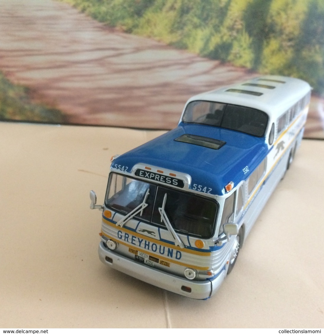 Bus Greyhound Scenicruiser  1956 - échelle 1/43  Neuf Métal - Voir Photos (envoie Colissimo) - Utilitaires