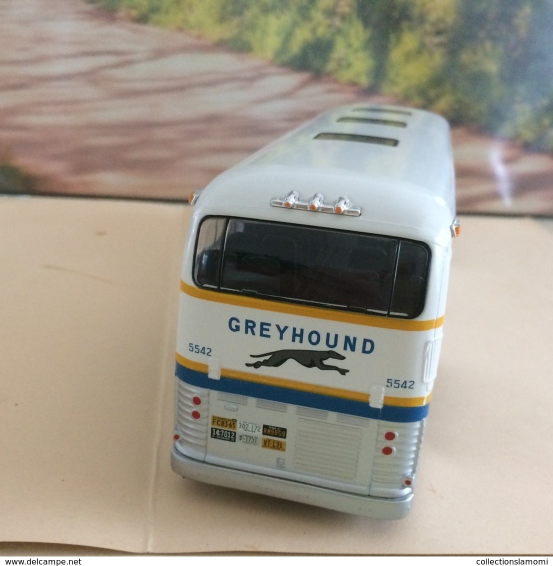 Bus Greyhound Scenicruiser  1956 - échelle 1/43  Neuf Métal - Voir Photos (envoie Colissimo) - Utilitaires