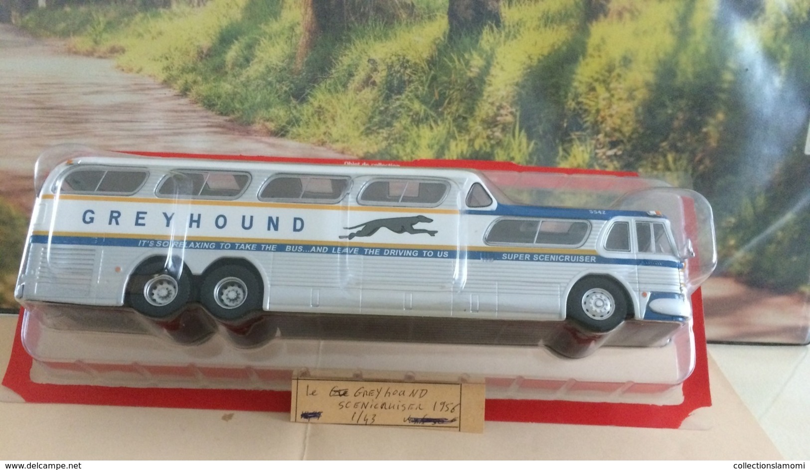 Bus Greyhound scenicruiser  1956 - échelle 1/43  Neuf Métal - Voir photos (envoie Colissimo)