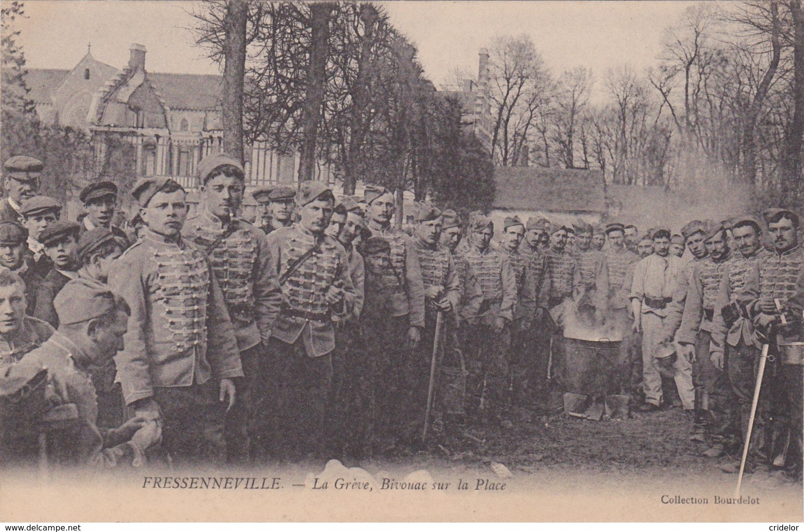 80 - FRESSENNEVILLE - GREVE - MILITAIRES - BIVOUAC SUR PLACE - BEAU PLAN BON ETAT - Otros & Sin Clasificación