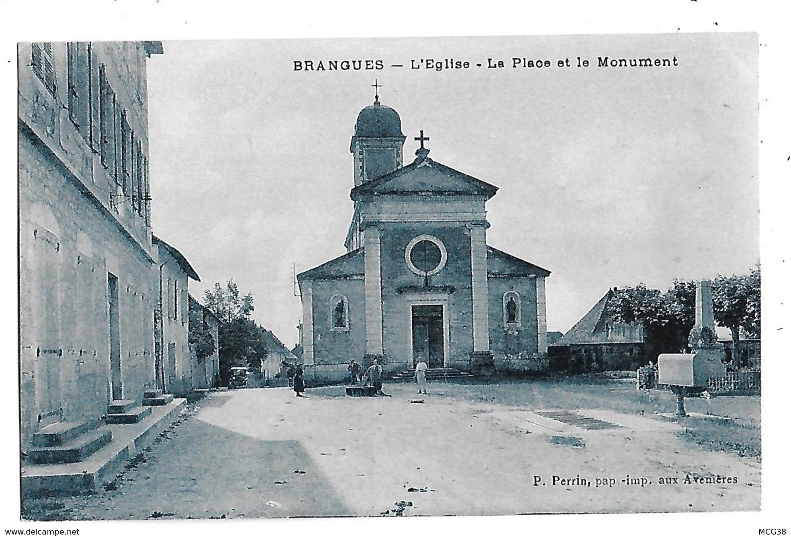 38  -  CPA   De   BRANGUES  -  L ' Eglise  ,  La  Place  Et  Le  Monument - Brangues