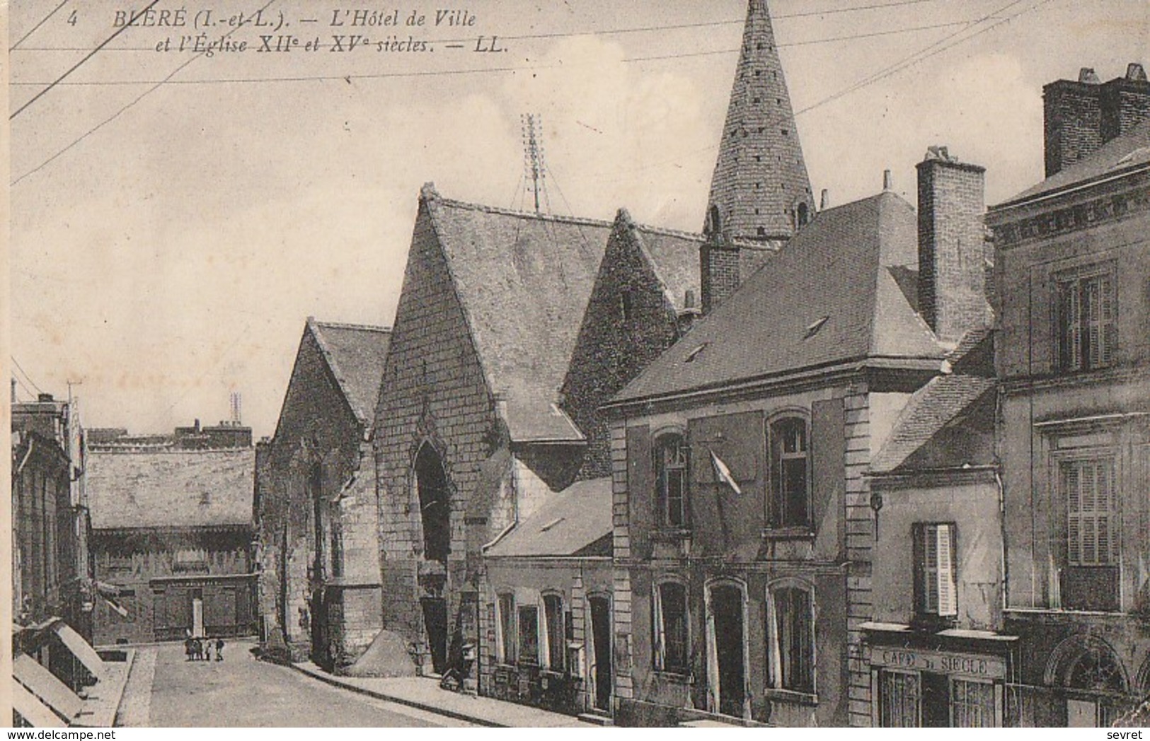 BLERE - L'Hôtel De Ville Et L'Eglise XII Et XV Siècles - Bléré