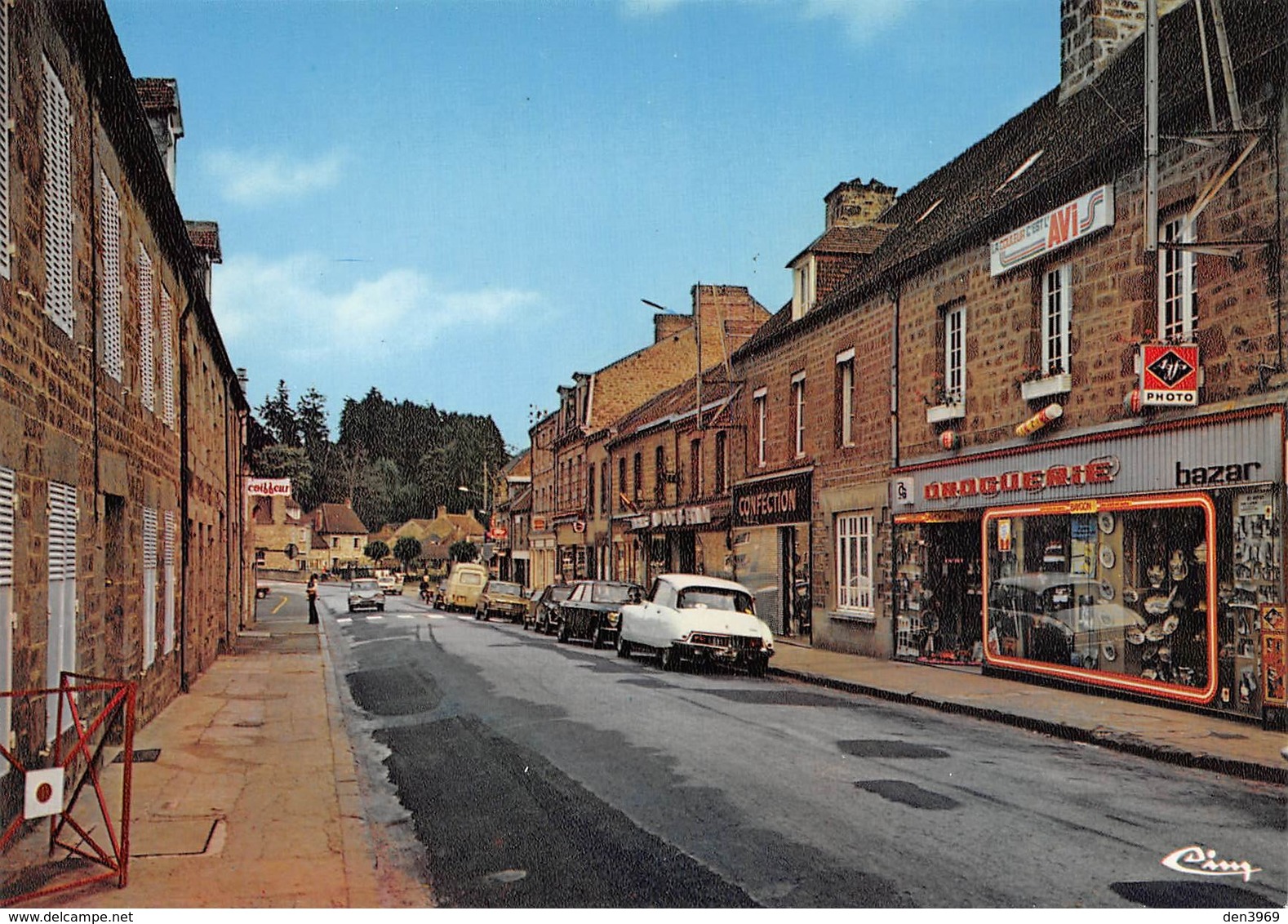 PUTANGES-PONT-ECREPIN - La Rue Aristide Briand - DS Citroën - Droguerie-Bazar - Putanges