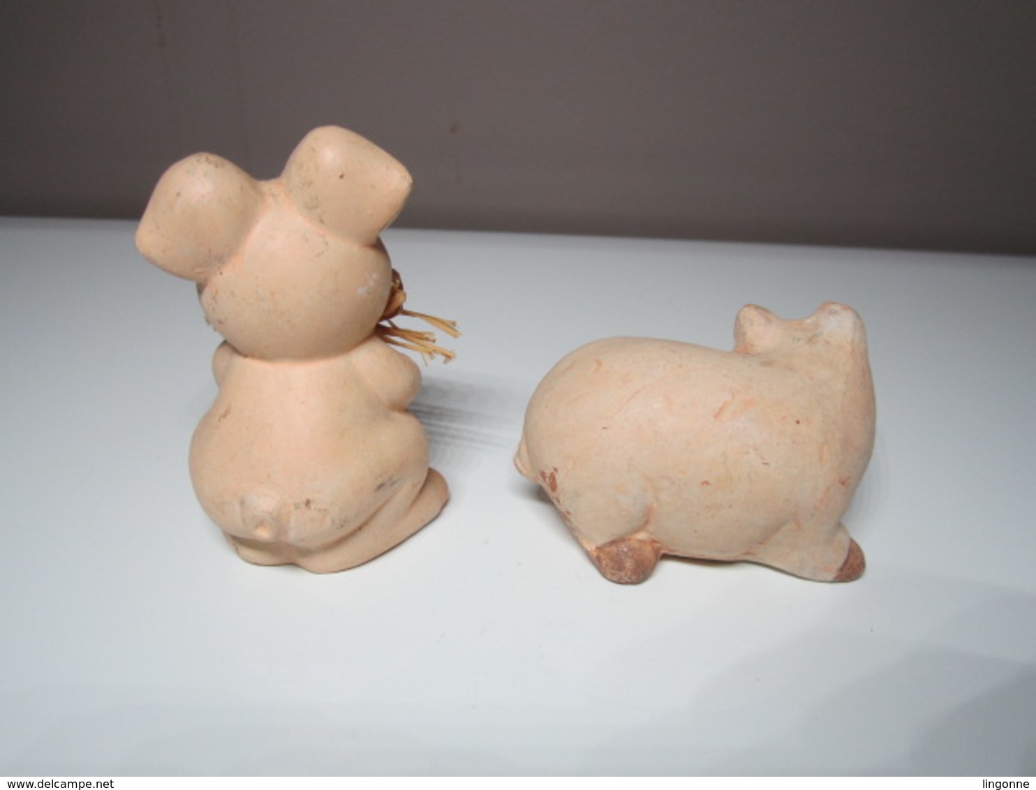 2 COCHONS Pour Collection. (1 Cochon Nez Cassé) - Cochons