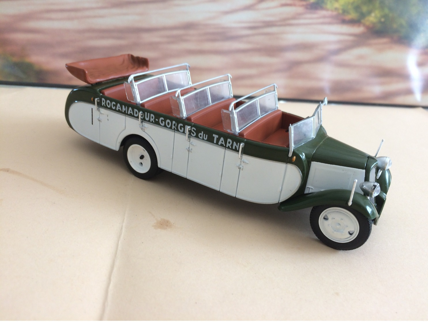 Bus Citroên Type 23R 1947 - échelle 1/43  Neuf Métal - Voir Photos (envoie Colissimo) - Utilitaires