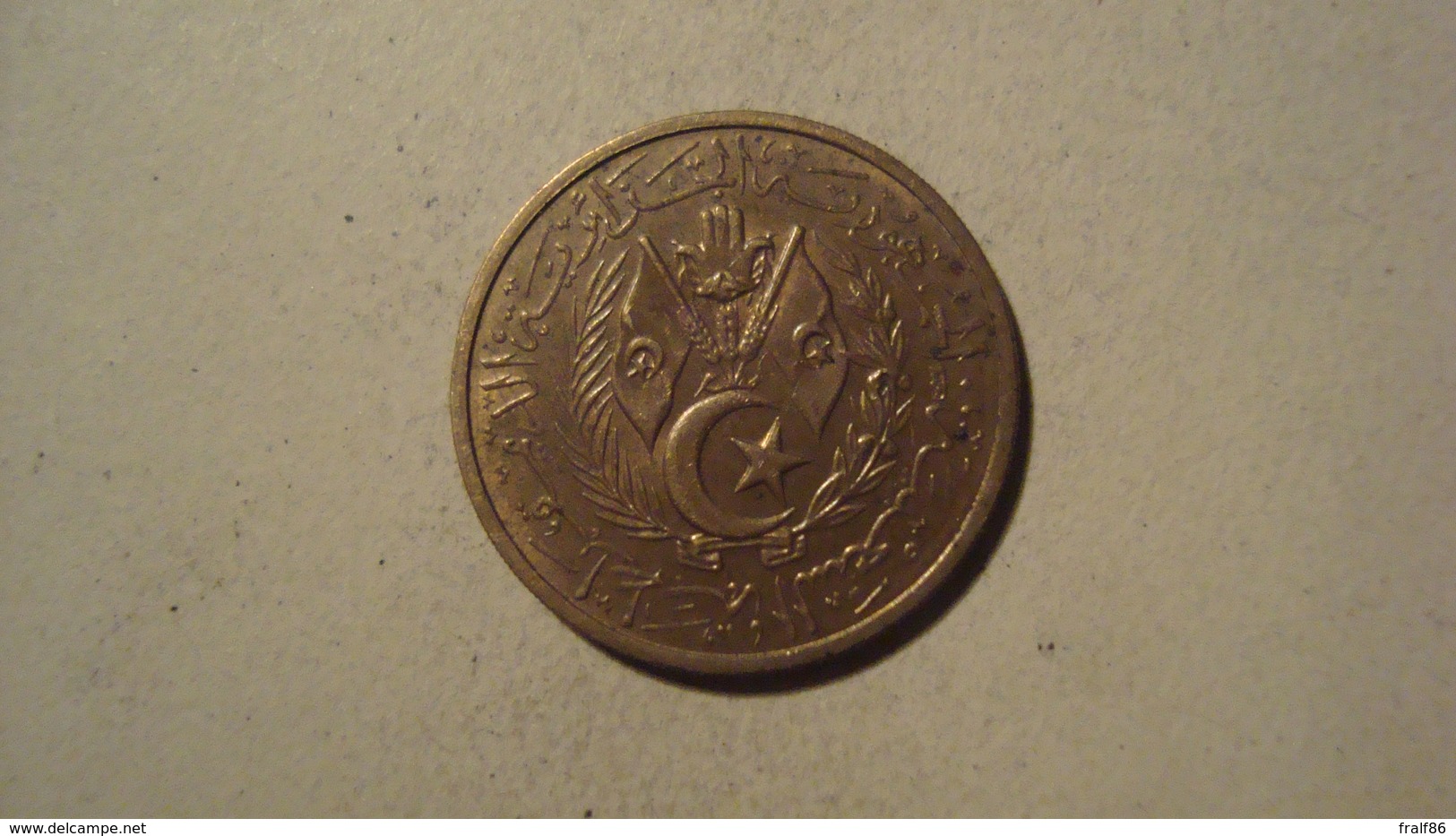 MONNAIE ALGERIE 50 CENTIMES 1964 / 1383 ( Drapeaux ) - Algerije