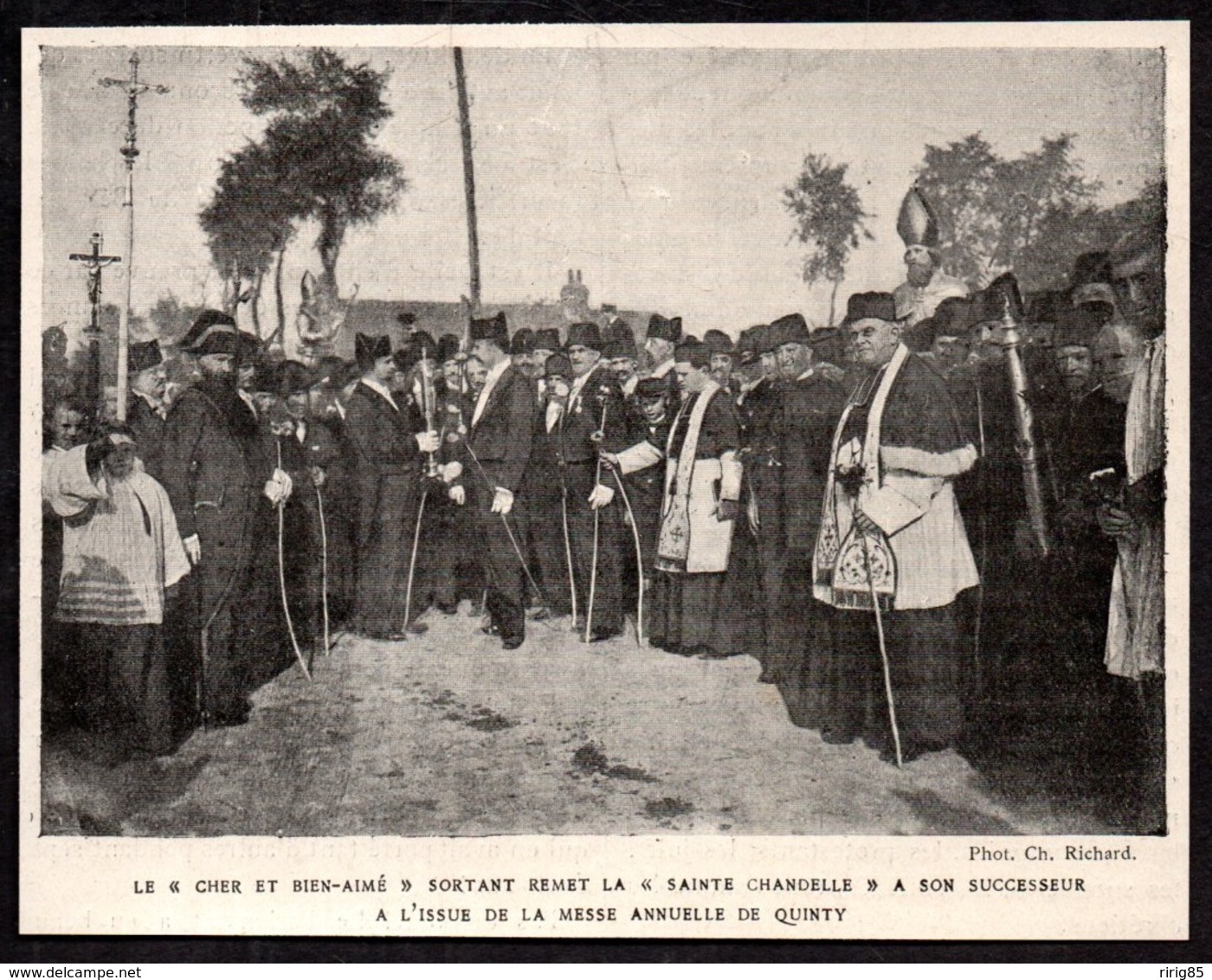 1908  --  REMISE DE LA SAINTE CHANDELLE APRES LA MESSE DE QUINTY . 3T185 - Unclassified