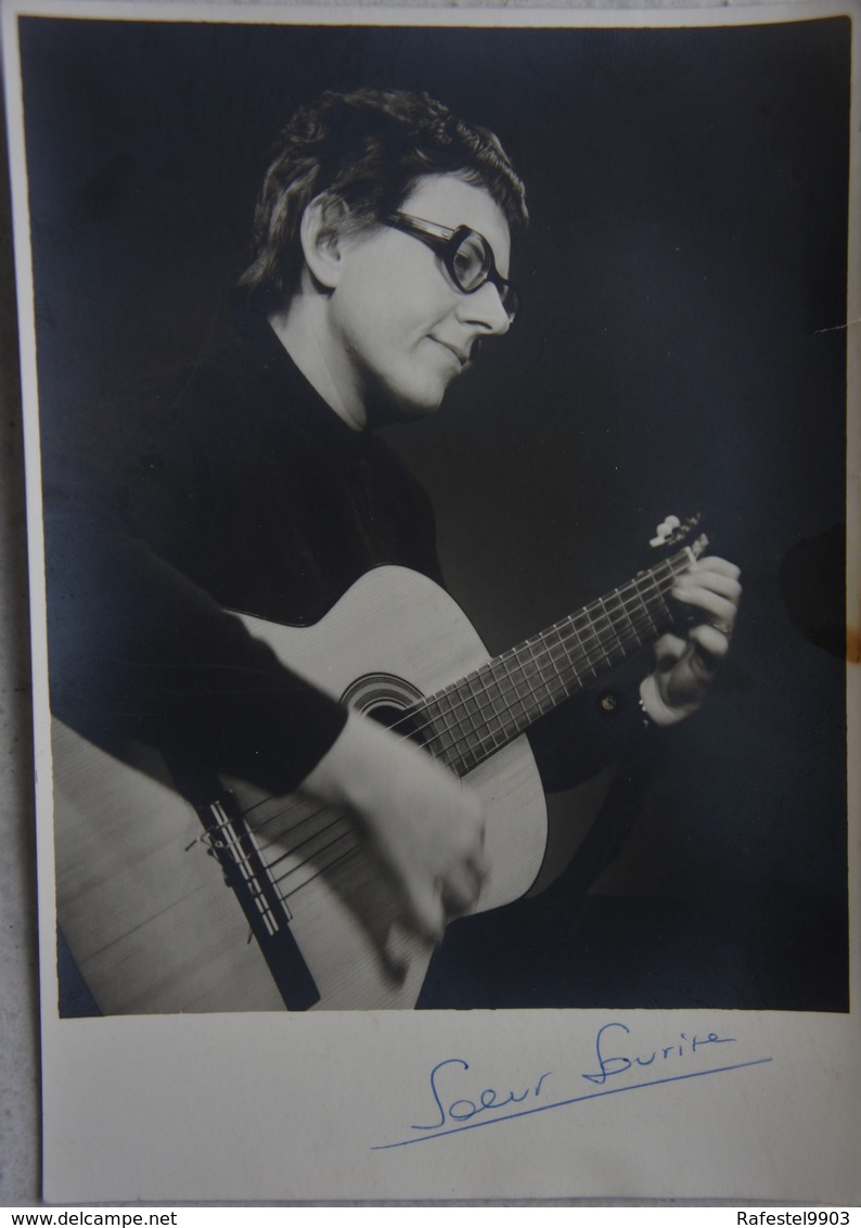 Photo Autographe SOEUR SOURIRE Singer Chanteuse Bruxelles 1933 Wavre 1985 Dominique Billboard - Autres & Non Classés