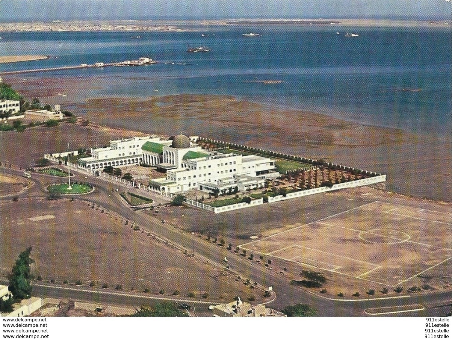 BAHREIN  . QUADHABIYA  PALACE  . (  Le STADE  De FOOT BALL ) - Bahrain