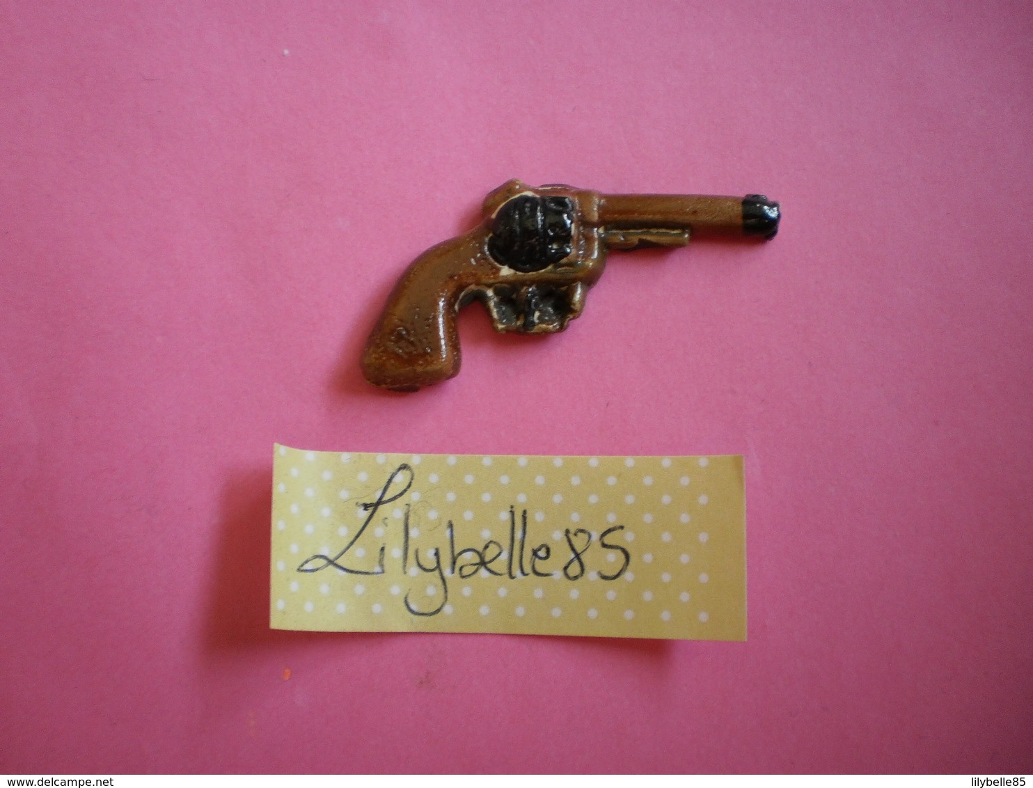 Feve PERSO Ancienne Artisanale MARLENE - REVOLVER ( Feves Figurine Miniature ) Rare - Antiguos