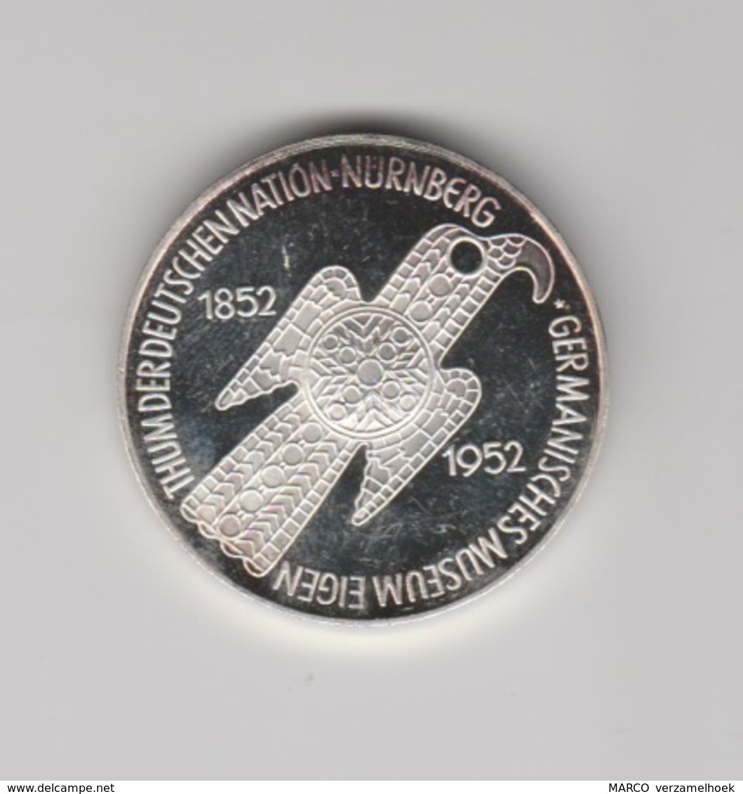 Thum Der Deutschen Nation Nürnberg (D) Germanisches Museum Eigen 1852-1952 - Monete Allungate (penny Souvenirs)