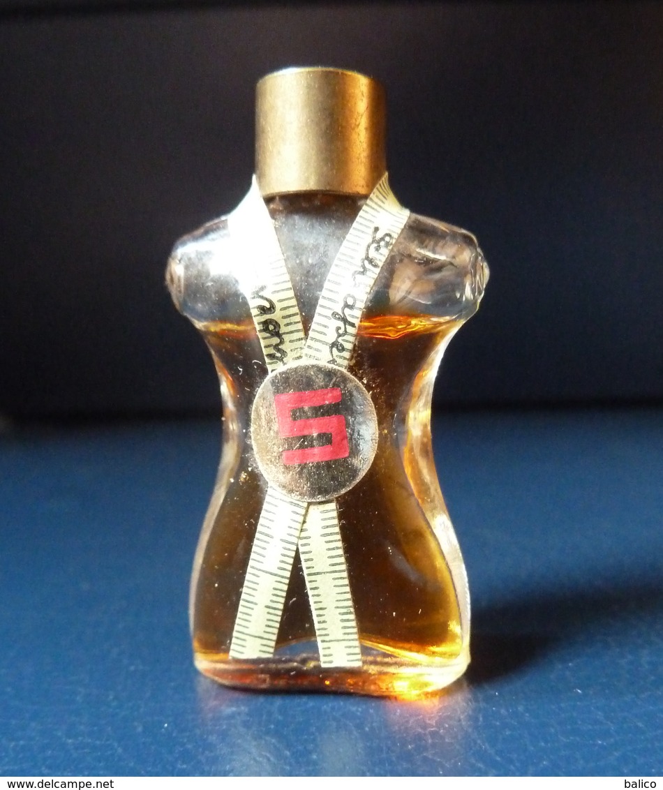 Miniature De Parfum  - Mini Buste - Shocking  De Schiaparelli - Réf, A 07  ( Presque Plein 3/4) ( Très Rare ) - Miniatures (sans Boite)