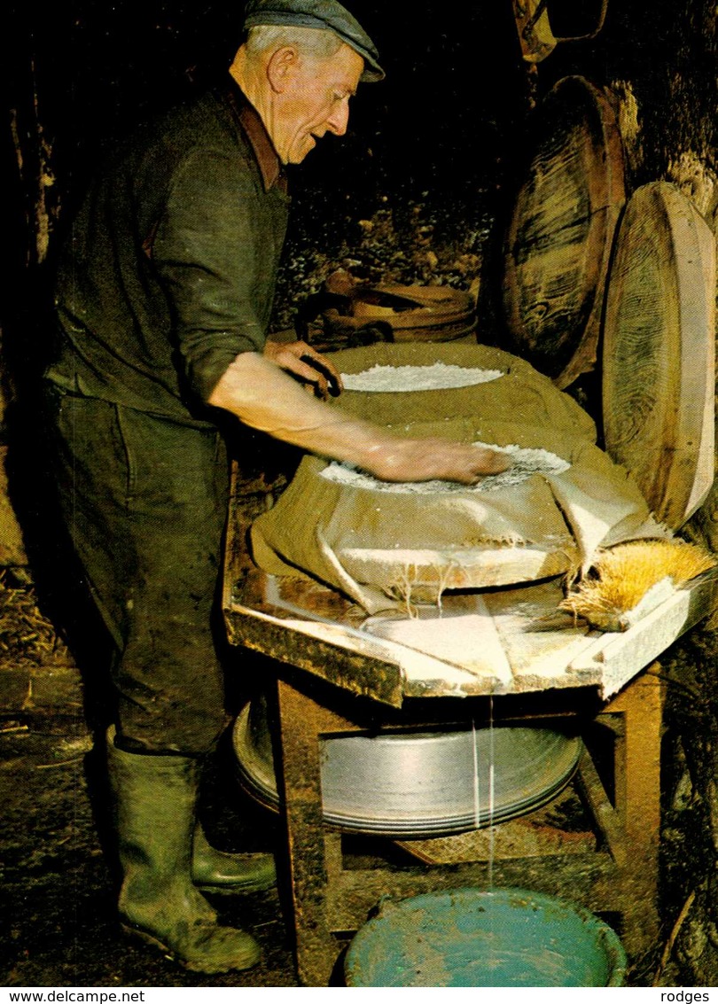 Dep 25 , Cpm  La CHAPELLE Des BOIS ,25 , Fabrication Du Morbier (10750) - Autres & Non Classés