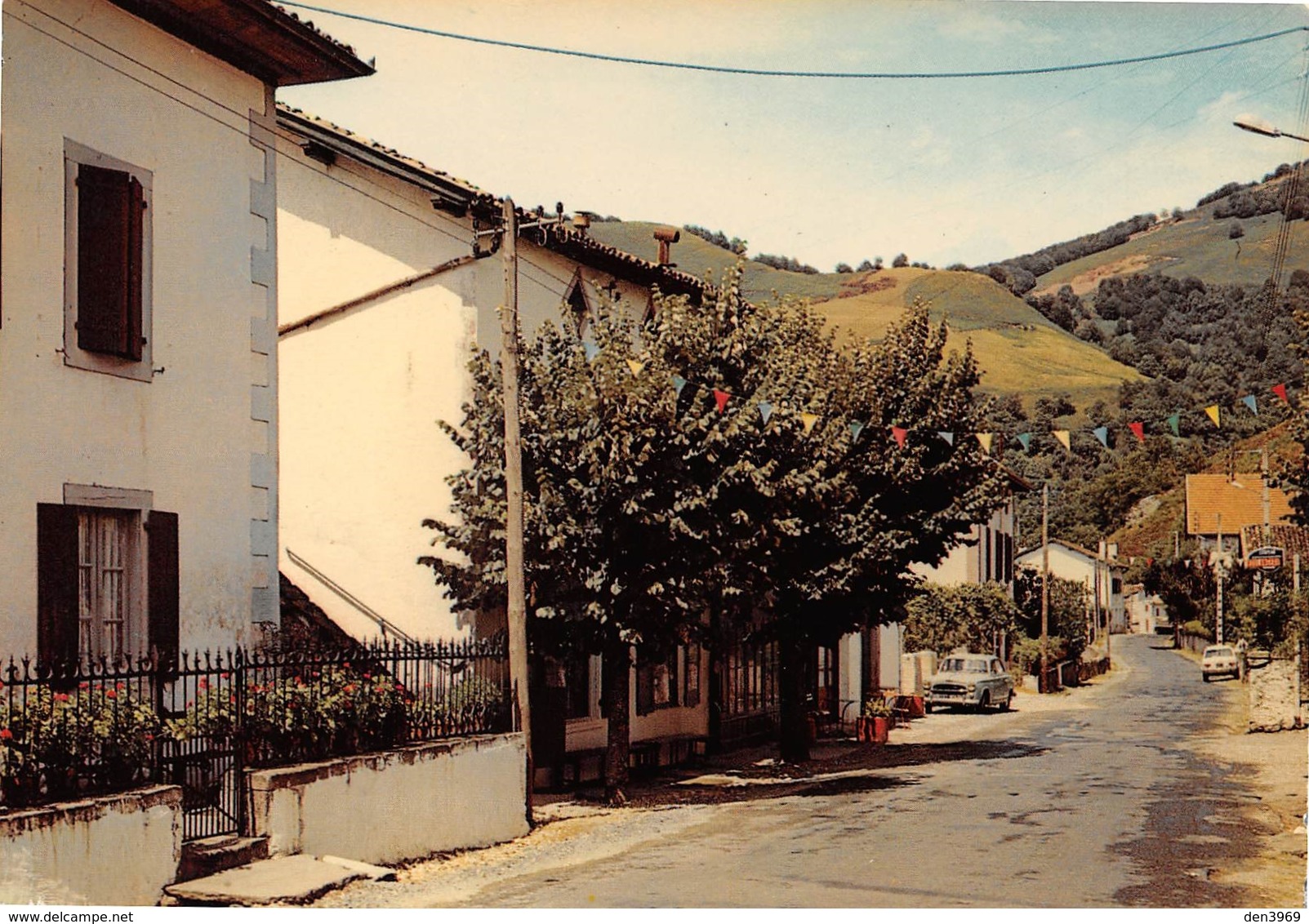 Les ALDUDES - Le Bourg Et La Rue Cherrenda - Aldudes