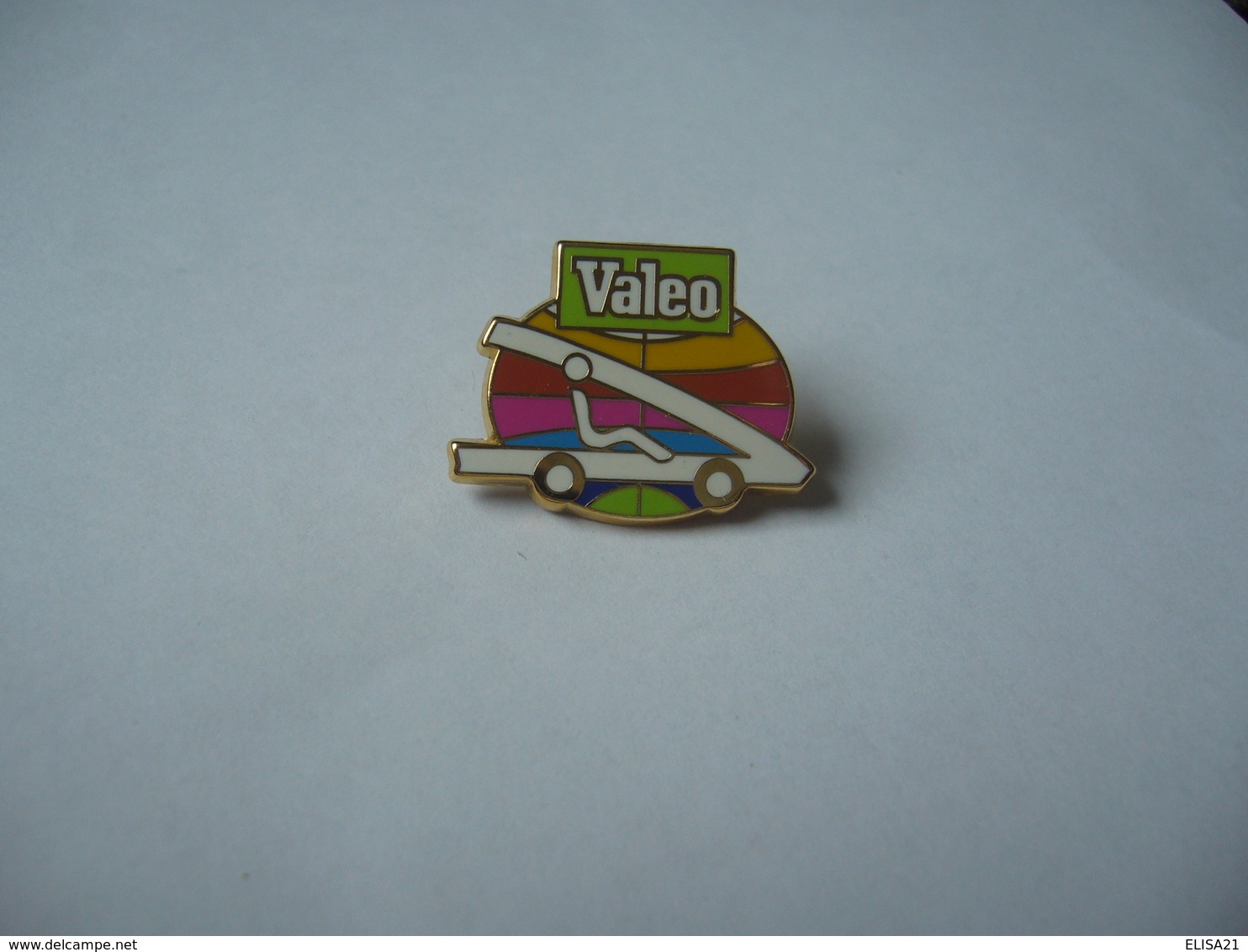 PIN'S PINS VALEO THÈME PIÈCES POUR VOITURES - Autres & Non Classés