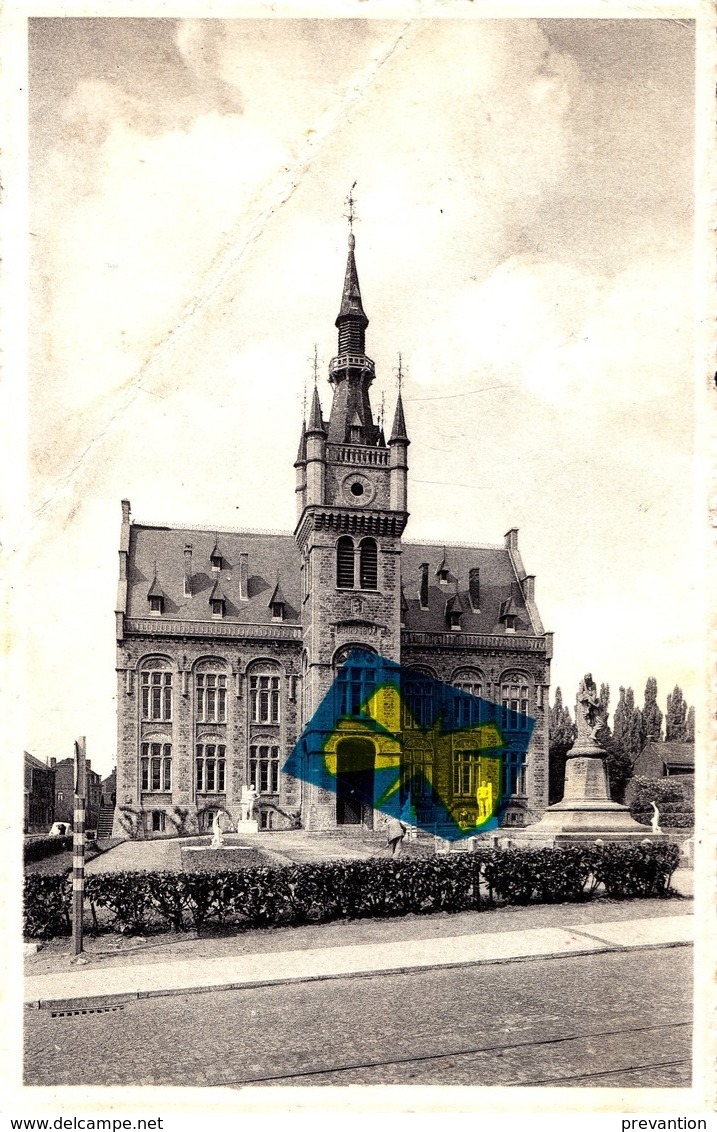 COURCELLES - Hôtel De Ville Et Monuments Aux Morts Des Deux Guerres (1914-18) Et(1940-45) - Courcelles