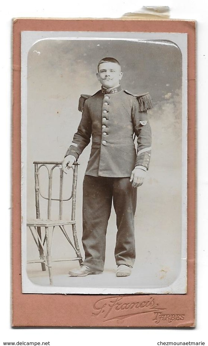 12 REGIMENT INSIGNE BON TIREUR - CDV PHOTO MILITAIRE FRANCIS TARBES - Guerre, Militaire