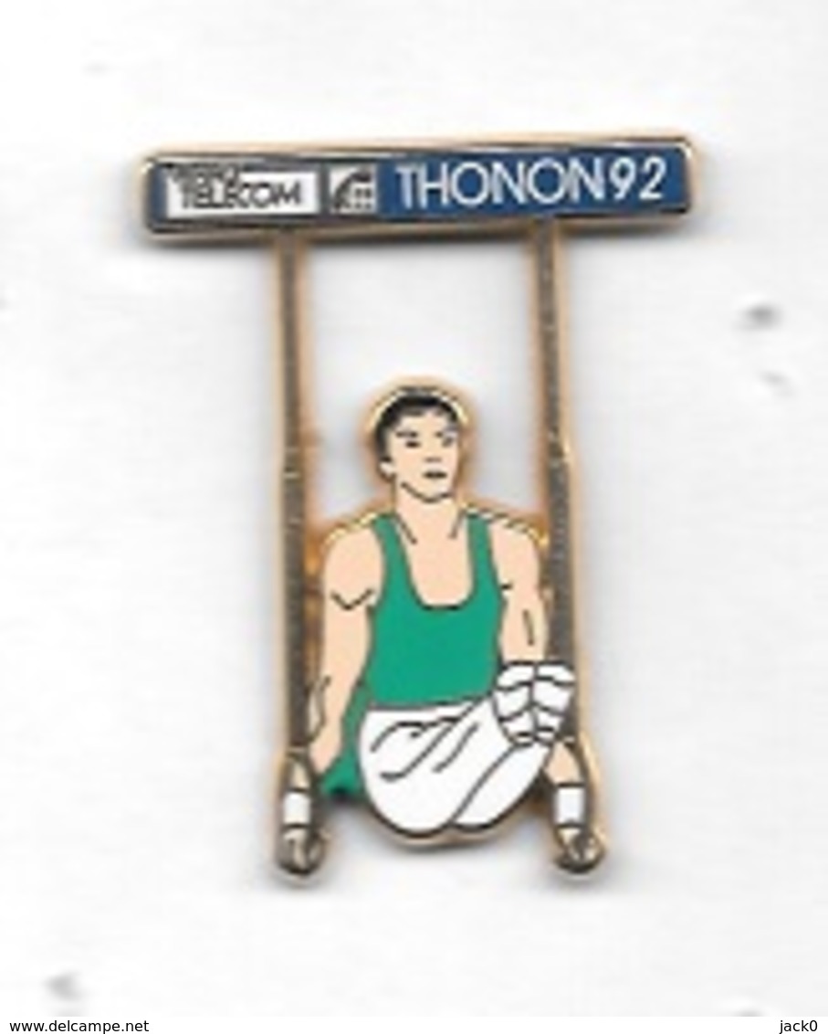 Pin's  Ville, ARTHUS  BERTRAND, FRANCE  TELECOM, Sport  Gymnastique THONON  92  Homme  Maillot Vert  Aux  Anneaux ( 74 ) - Ginnastica