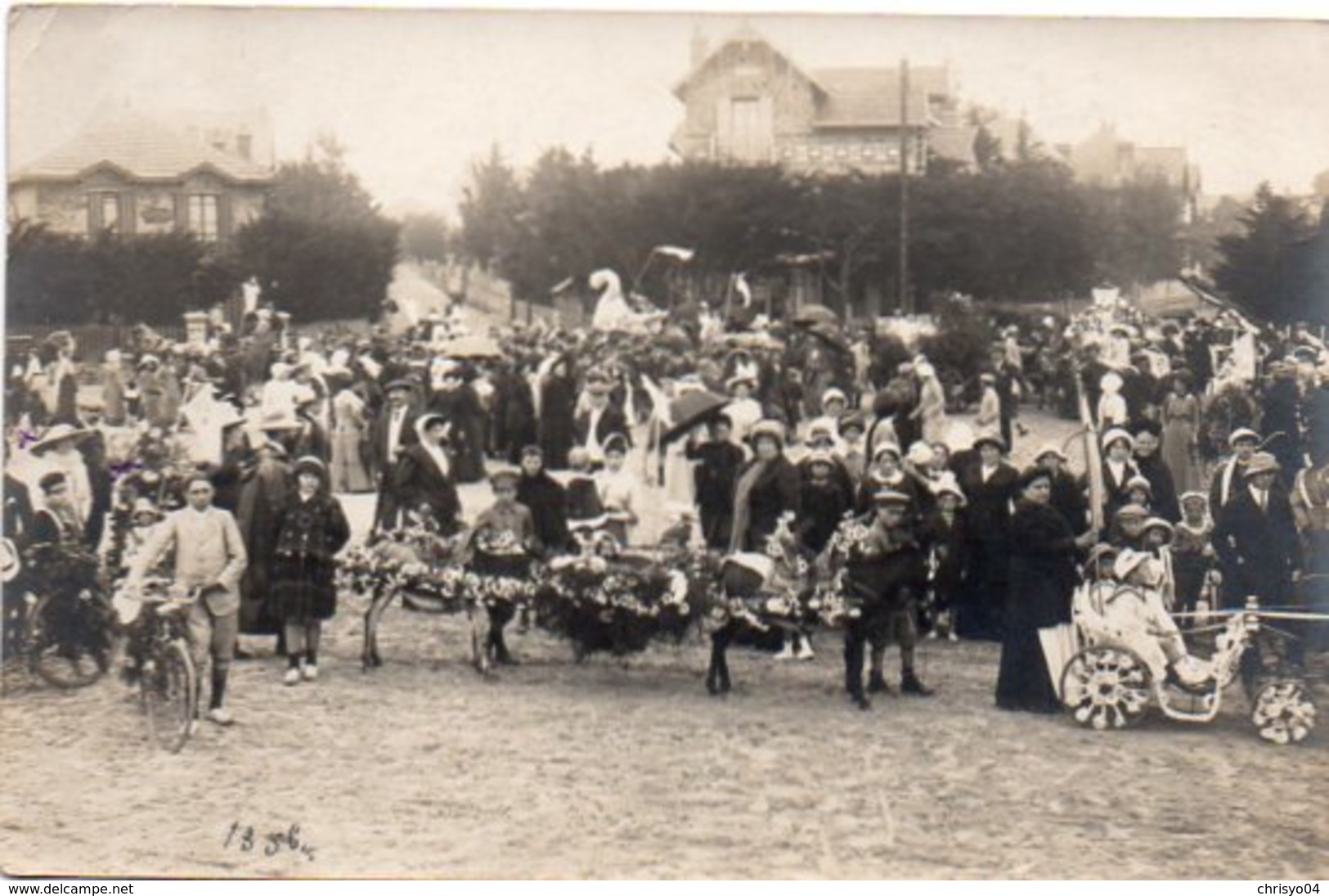 V5Sv  Carte Photo 44 Pornichet Les Pins Place De L'avenue De La Chapelle Corso Chars Fleuris Anes Cygne - Pornichet