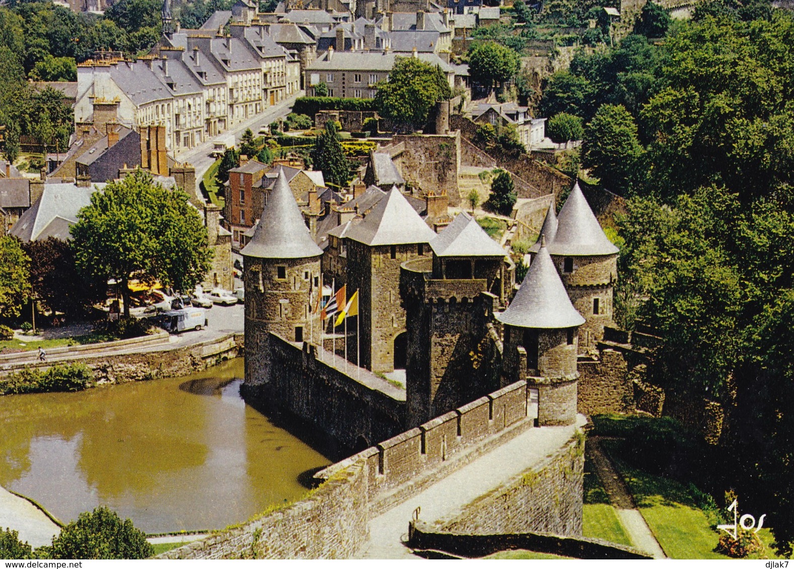 35 Fougeres Le Château (2 Scans) - Fougeres