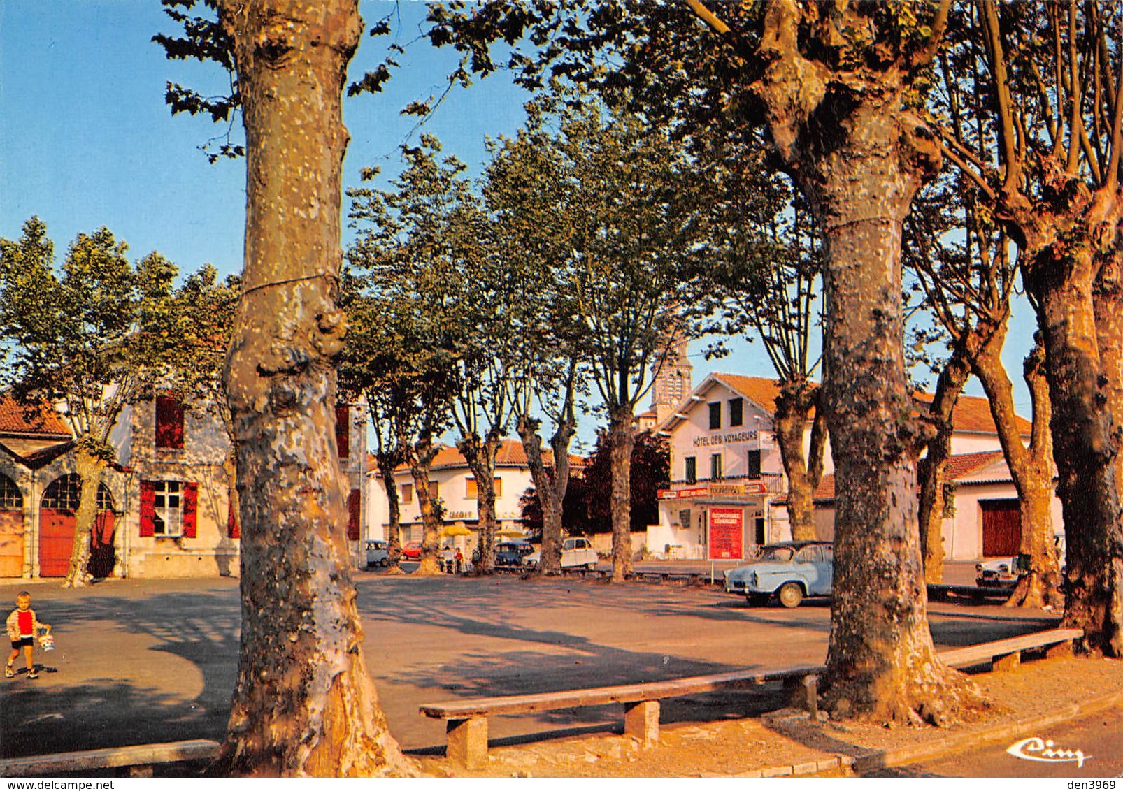 BIDACHE - La Place De La Mairie - Hôtel Des Voyageurs - Bidache