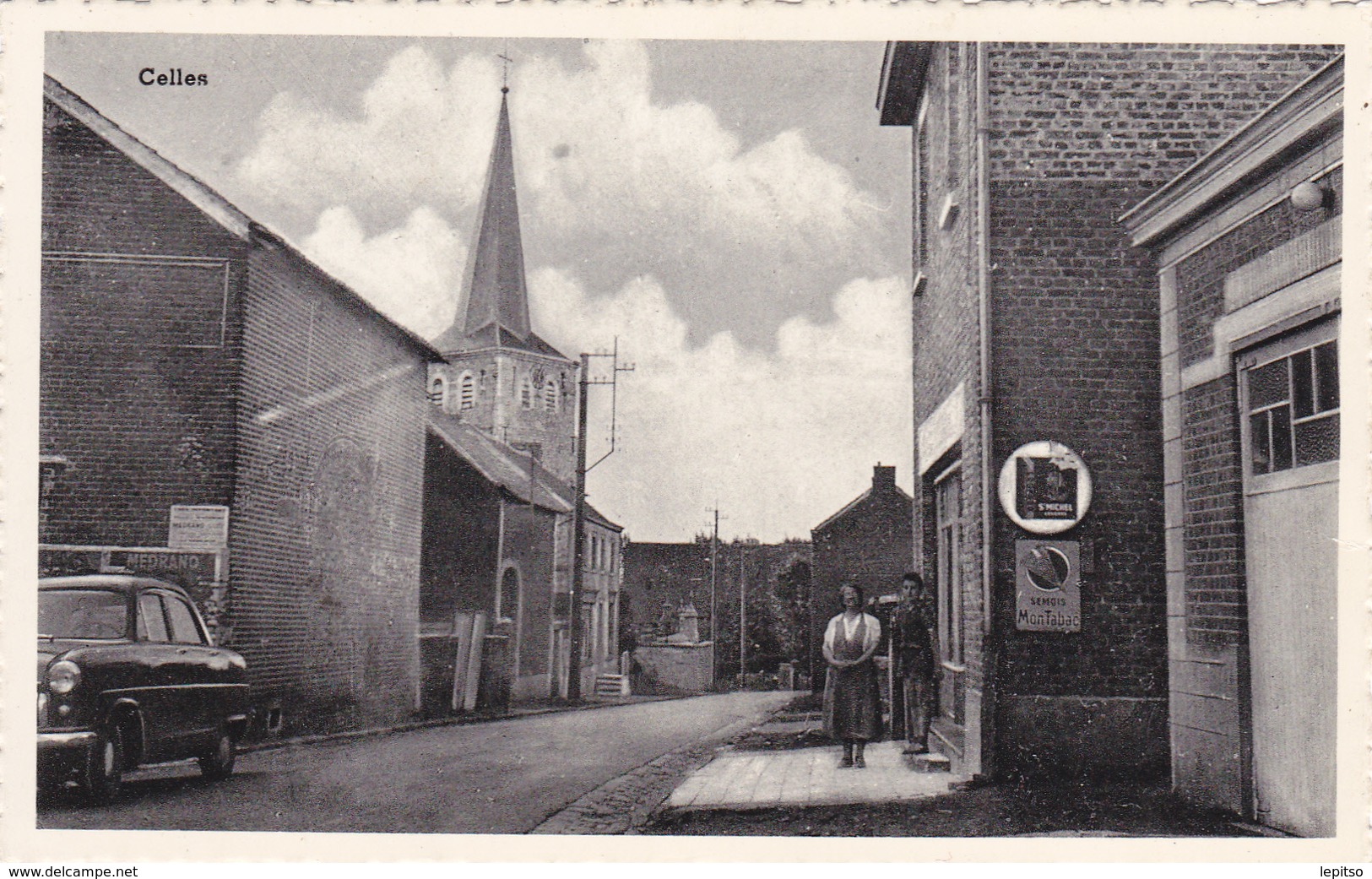 CELLES (  Remise - 50% Déjà Faite ) Carte-photo  Non-écrite  (centre Du Village)    Voir Scans - Celles