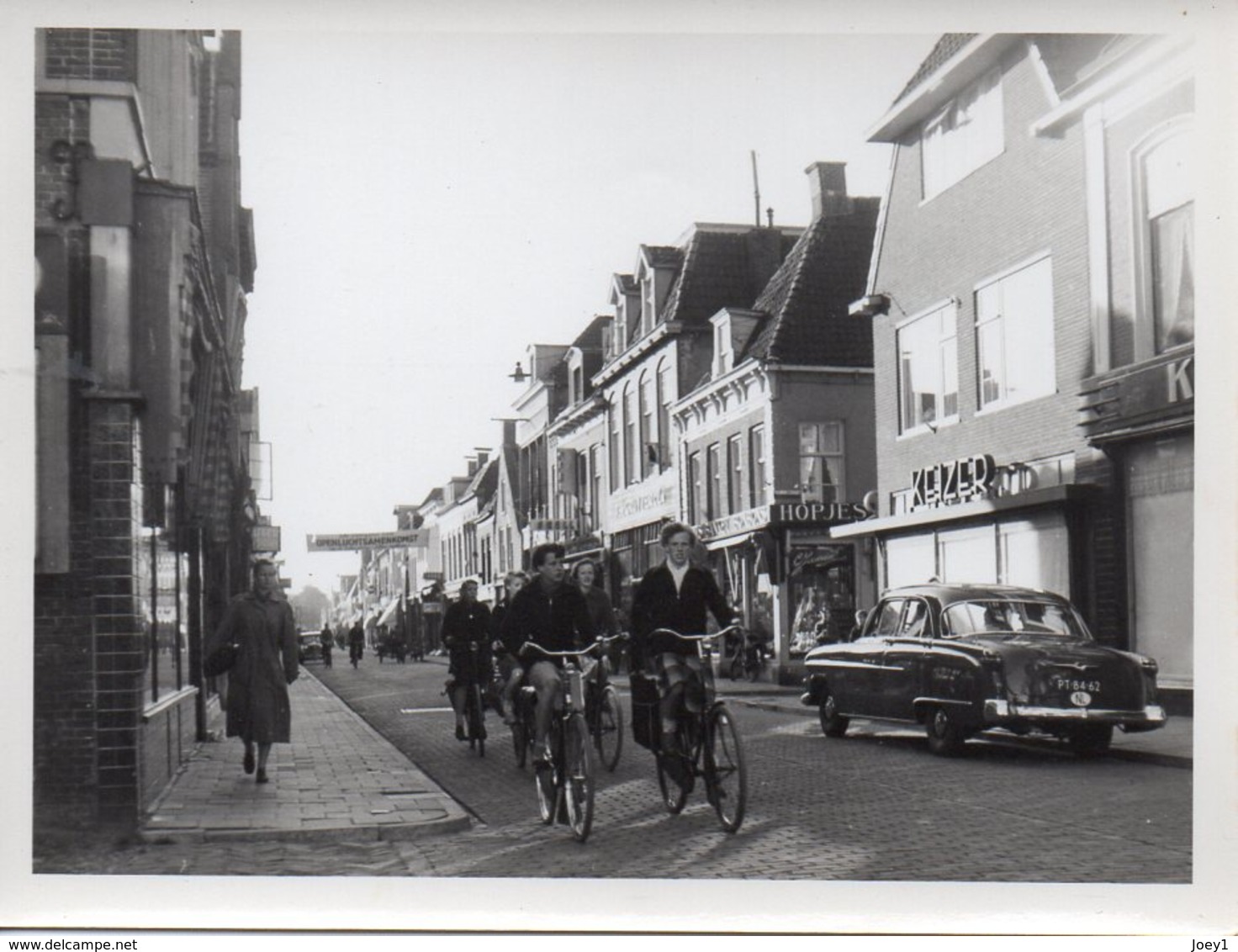 Photo Hollande(nederland) Années 50 Format 9/12  Scènes De Vie Dans La Rue Avec Vélos. - Orte