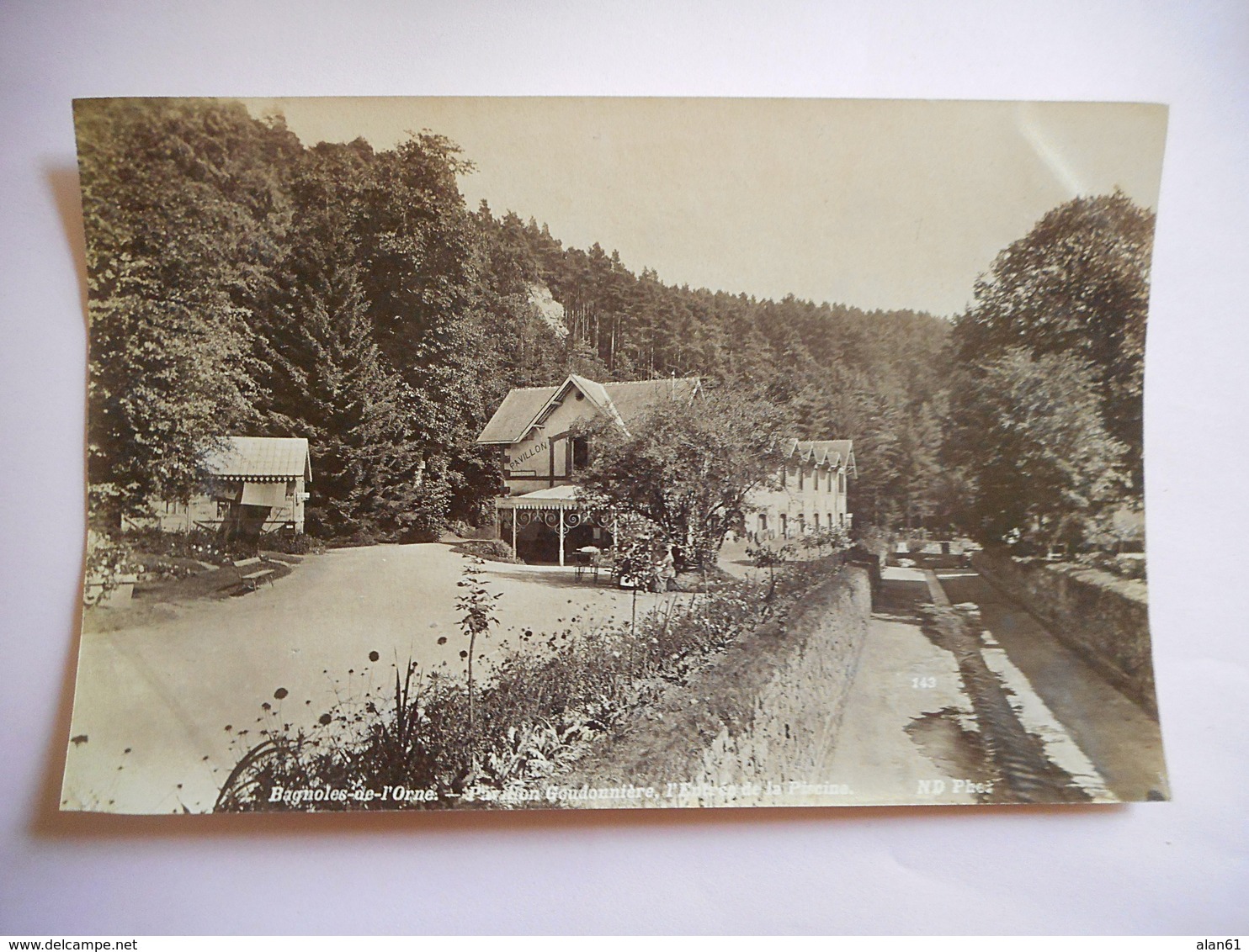 PHOTO ALBUMINE DEB 20 EME BAGNOLES DE L ORNE PAVILLON GOUDONNIERE ENTREE DE LA PISCINE Format 12 / 18.5 CMS PAPIER MINCE - Alte (vor 1900)