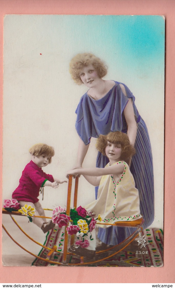 OLD PHOTO POSTCARD - CHILDREN - GIRL -    PLAYING WITH DOLL - Autres & Non Classés