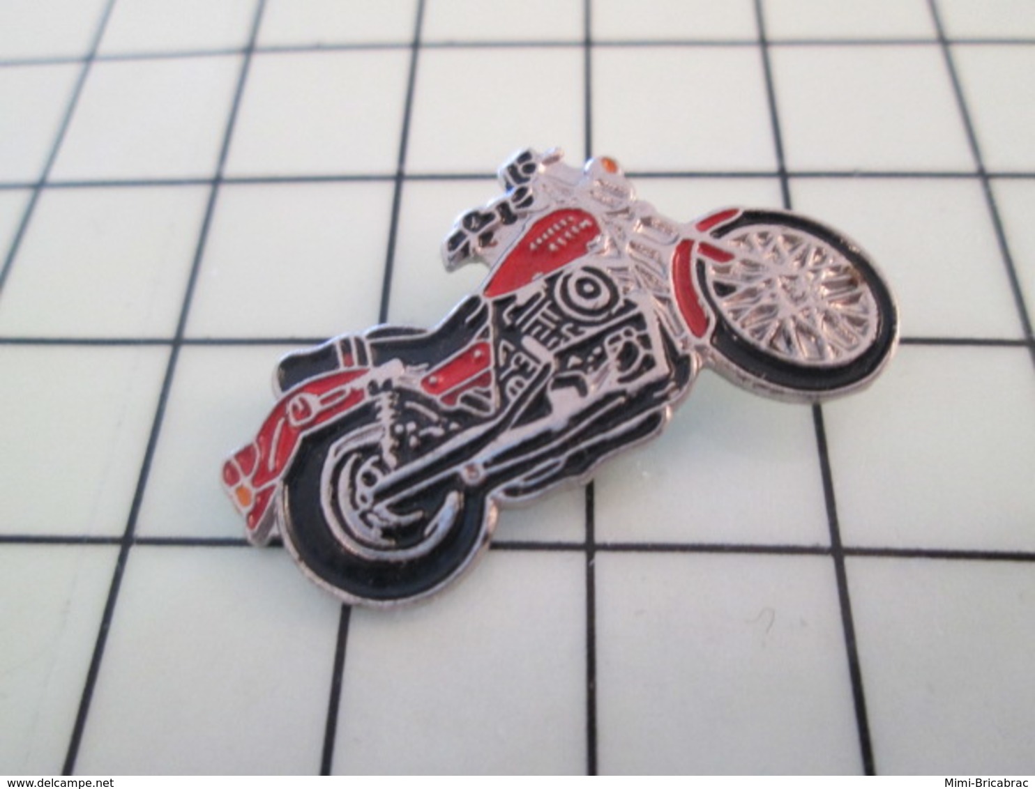 416c Pin's Pins / Beau Et Rare / THEME : MOTOS / MOTO ROUTIERE Peut être Harley-Davidson - Moto