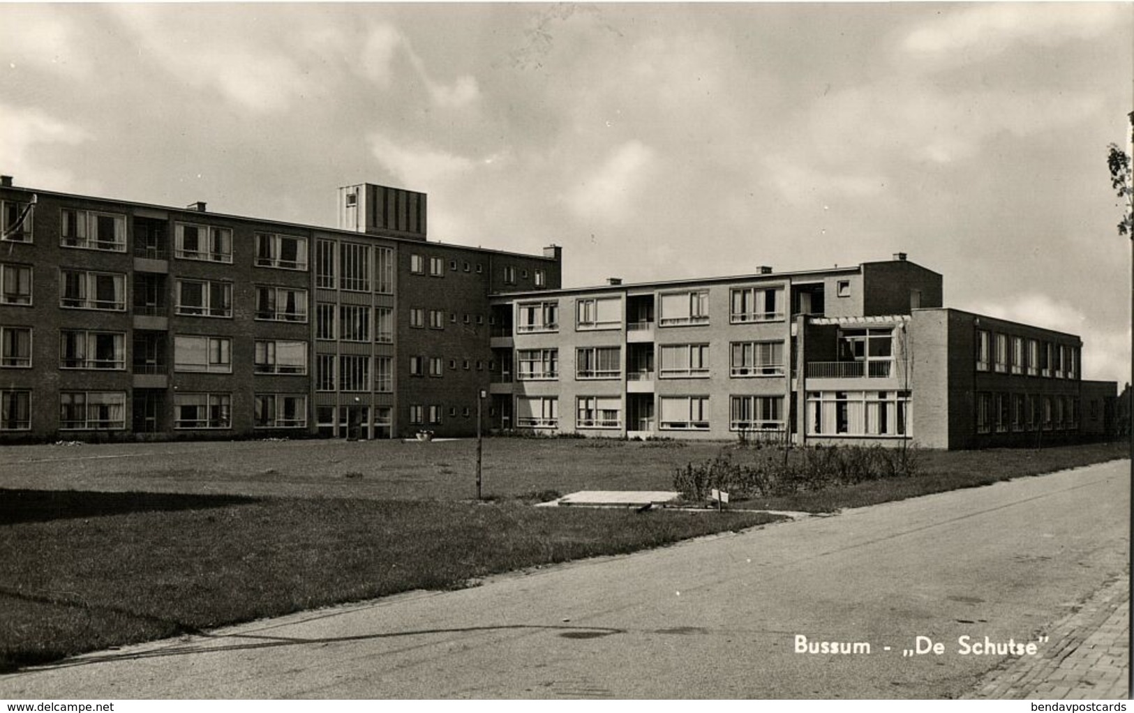 Nederland, BUSSUM, Verzorgingshuis De Schutse (1960s) Ansichtkaart - Bussum