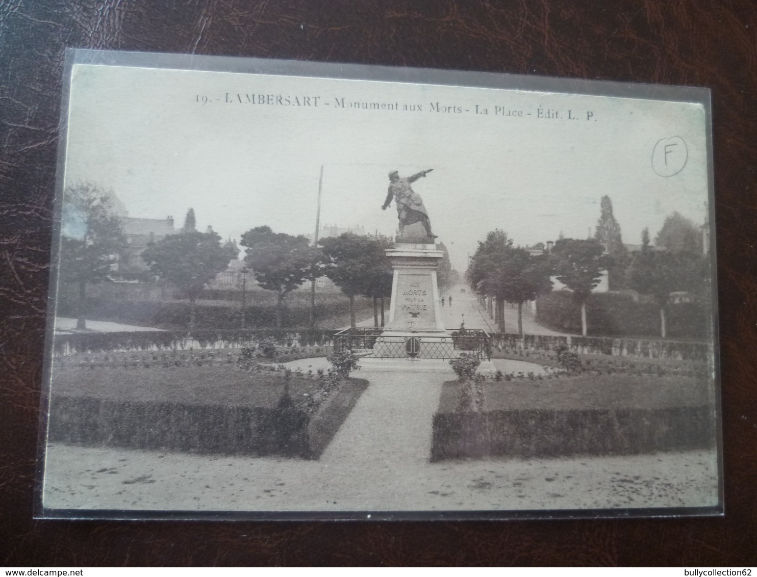 LAMBERSART-   Monument Aux Morts La Place         édit: L.P. - Lambersart