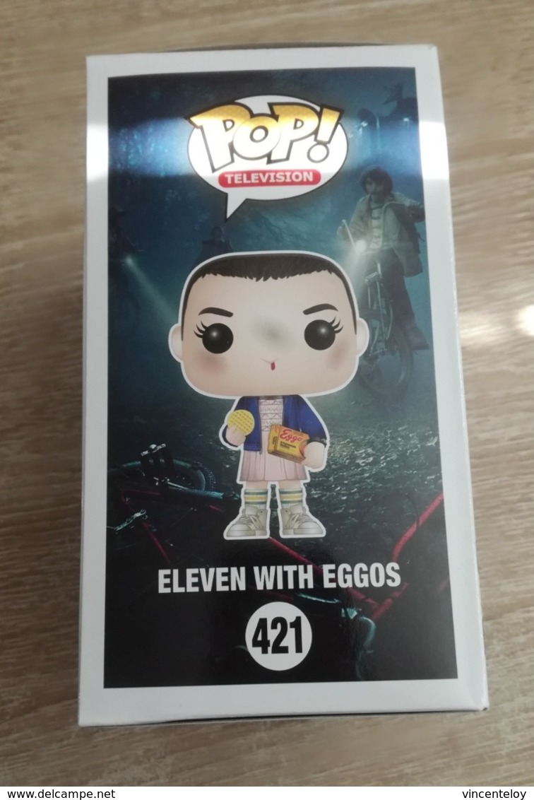 Figurine POP Numero 421 STRANGER THINGS Avec Boite   en L Etat Sur Les Photos - Other & Unclassified