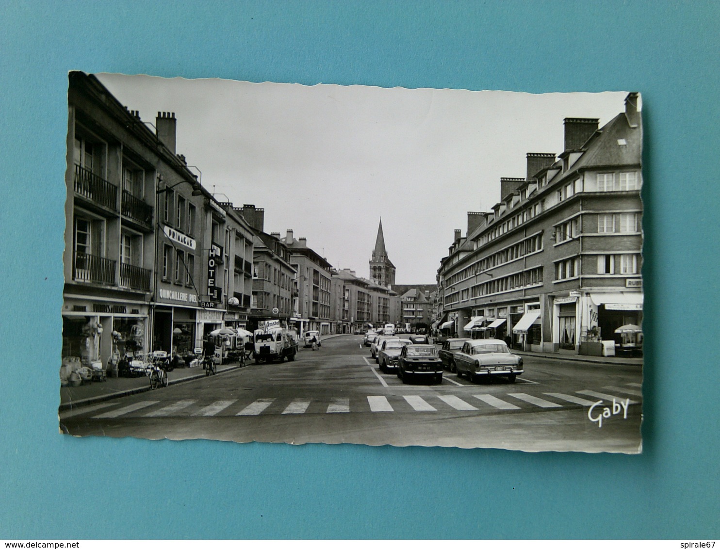 14 - LISIEUX - Avenue Victor Hugo (Commerces, Automobiles, Camion, Pub Amstel...) - Lisieux