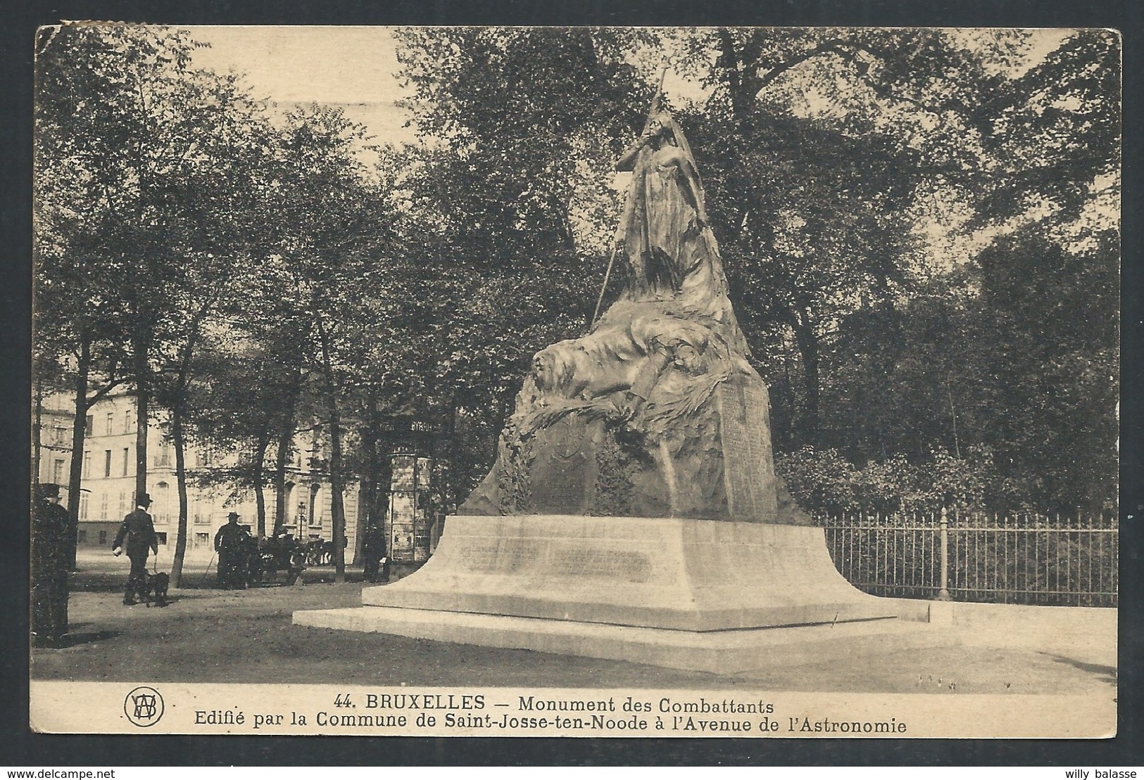 +++ CPA - BRUSSEL - BRUXELLES - ST JOSSE TEN NOODE - Monument Des Combattants - Avenue De L'Astronomie  // - St-Joost-ten-Node - St-Josse-ten-Noode