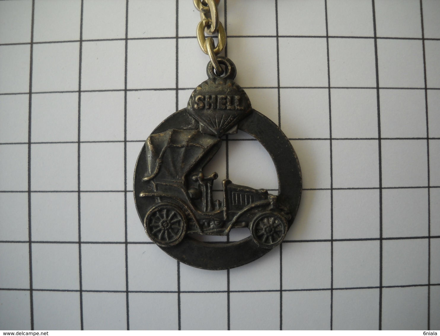 1434 Porte Clefs Clé    C'est SHELL Que J'aime,  DE DION BOUTON 1905 - Key-rings