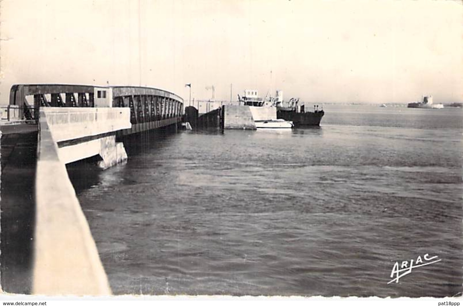 ** Lot De 10 Cartes ** 17 - ILE D'OLERON : Cartes Diversifiées - CPSM Dentelée Noir Blanc Format CPA - Charente Maritime - Ile D'Oléron