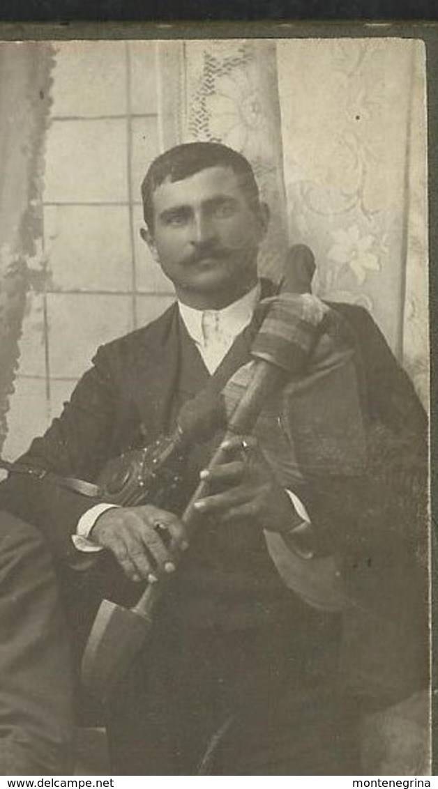 SERBIA RUMA BAGPIPE - CABINET PHOTO Atelier FIRST 10,5 X 16,5 Cm (see Sales Conditions) 01841 - Oud (voor 1900)