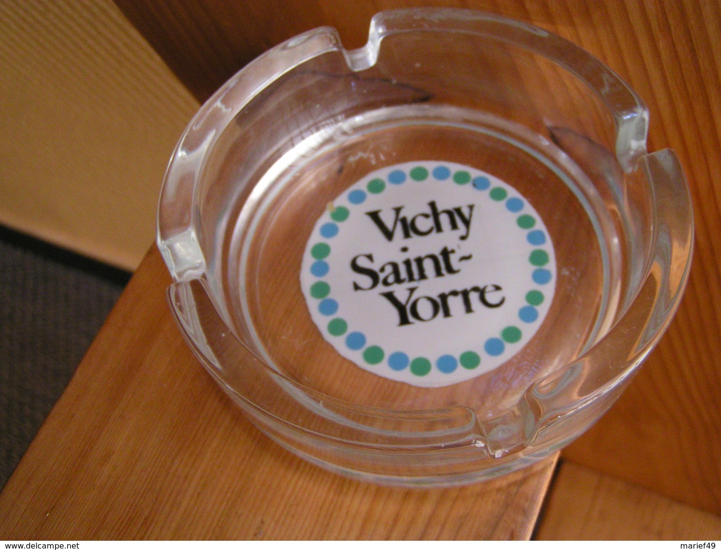 CENDRIER PUBLICITAIRE VICHY SANT-YORRE , EN VERRE - Glas