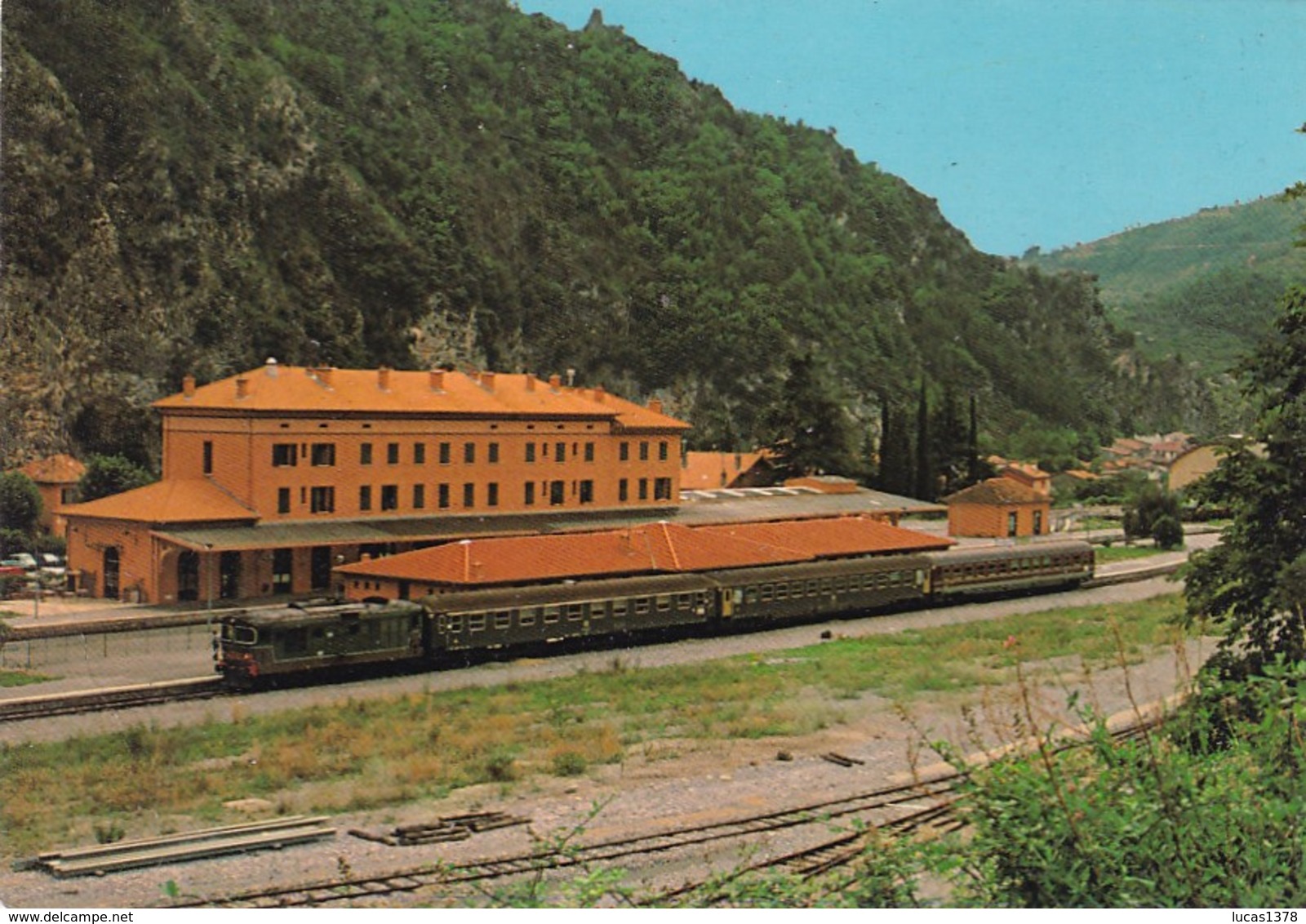 06 / LA GARE INTERNATIONALE DE BREIL SUR ROYA UN JOUR D ETE / TRAIN EXPRESS 1850 - Breil-sur-Roya