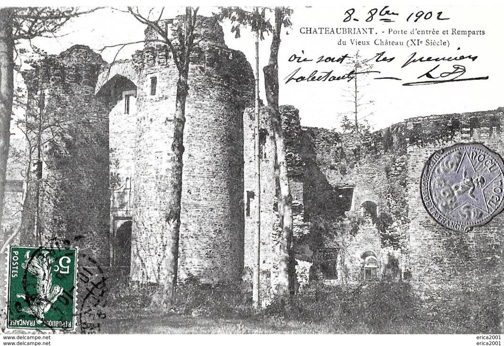 Châteaubriant. La Porte D'entrée Et Les Remparts Du Vieux Chateau, Pastille Métalisée "Dieu Protège La France". - Châteaubriant
