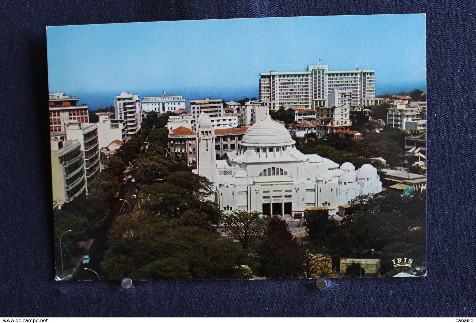 E-128 / Lot De 2 Cartes, Afrique - République Du Senegal Vue Aérienne De N'Gor / La Cathédrale Du Souvenir Africain - Ruanda-Urundi