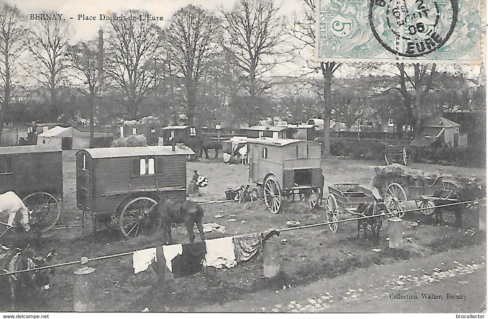 BERNAY  ( 27 ) - Place Dupont De L'Eure  ( Roulottes De Gitans ) - Louviers