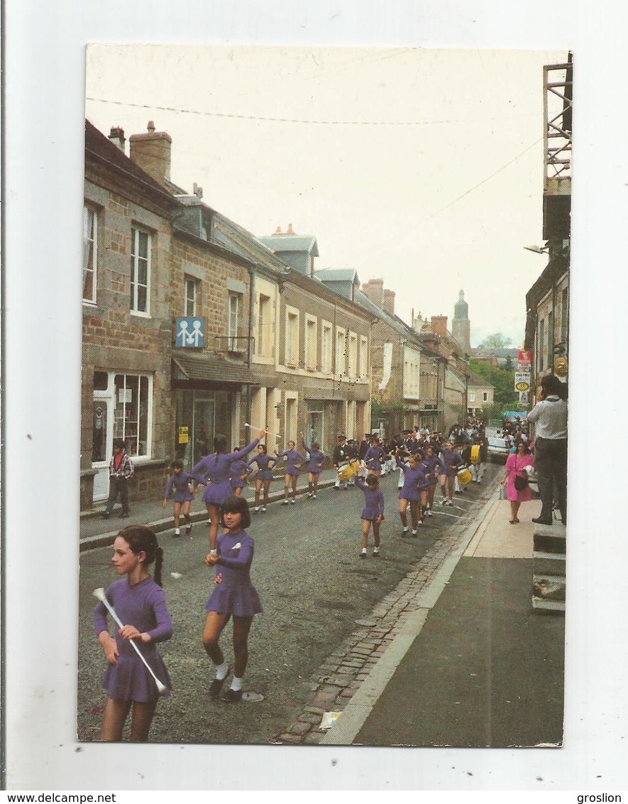 PUTANGES (ORNE) 22 MAJORETTES ET FANFARE 1988 - Putanges