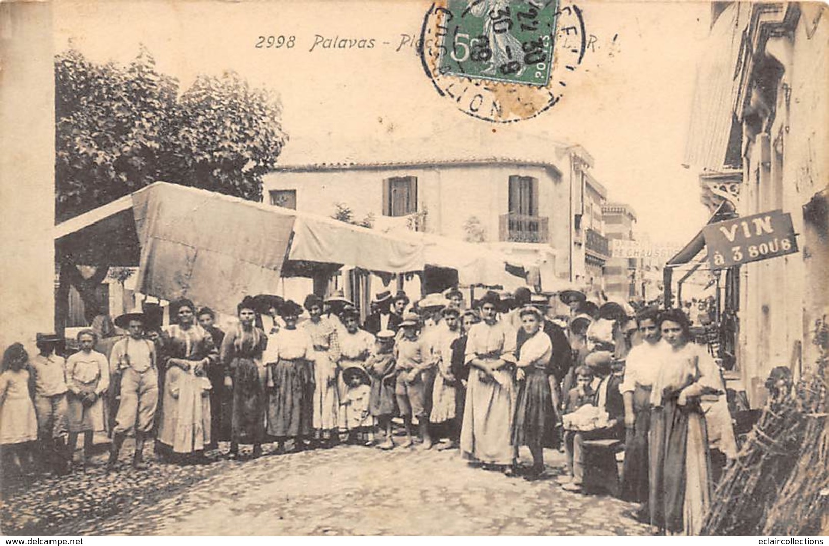 Palavas Les Flots            34        La Foule Sur Une Place. Laquelle ? Pli Sans Incidence Côté Vu        (Voir Scan) - Palavas Les Flots