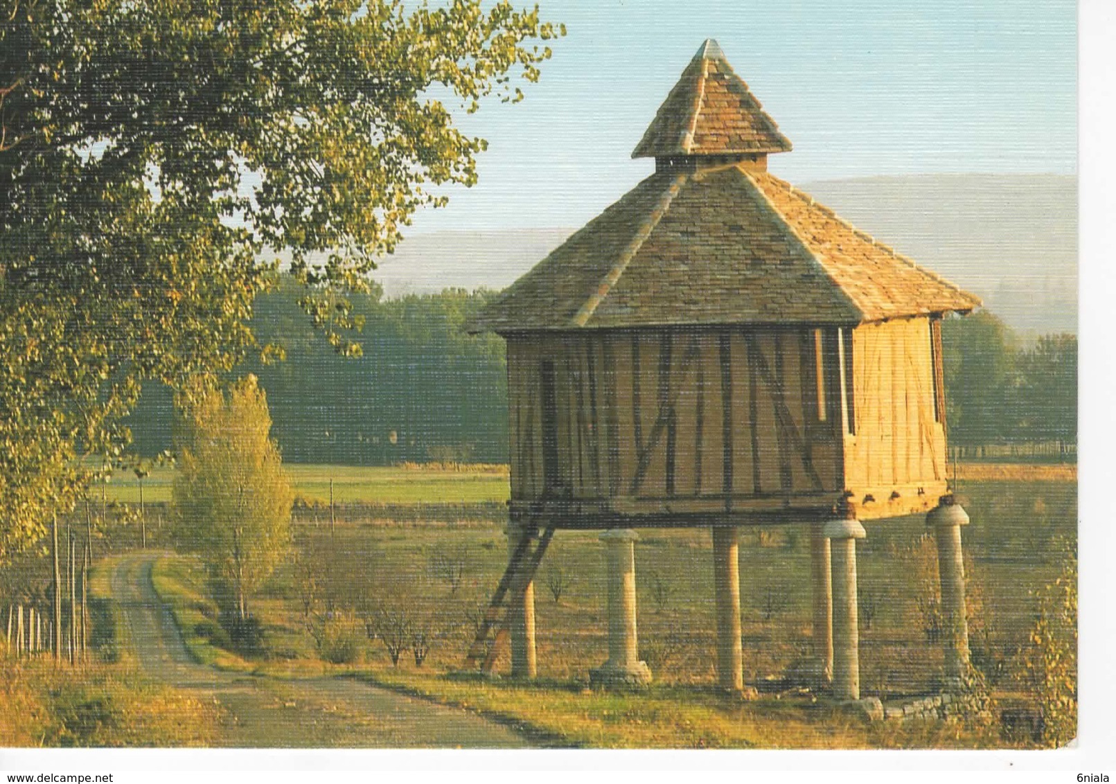 824  82  LAUZERTE       Le Pigeonnier - Lauzerte