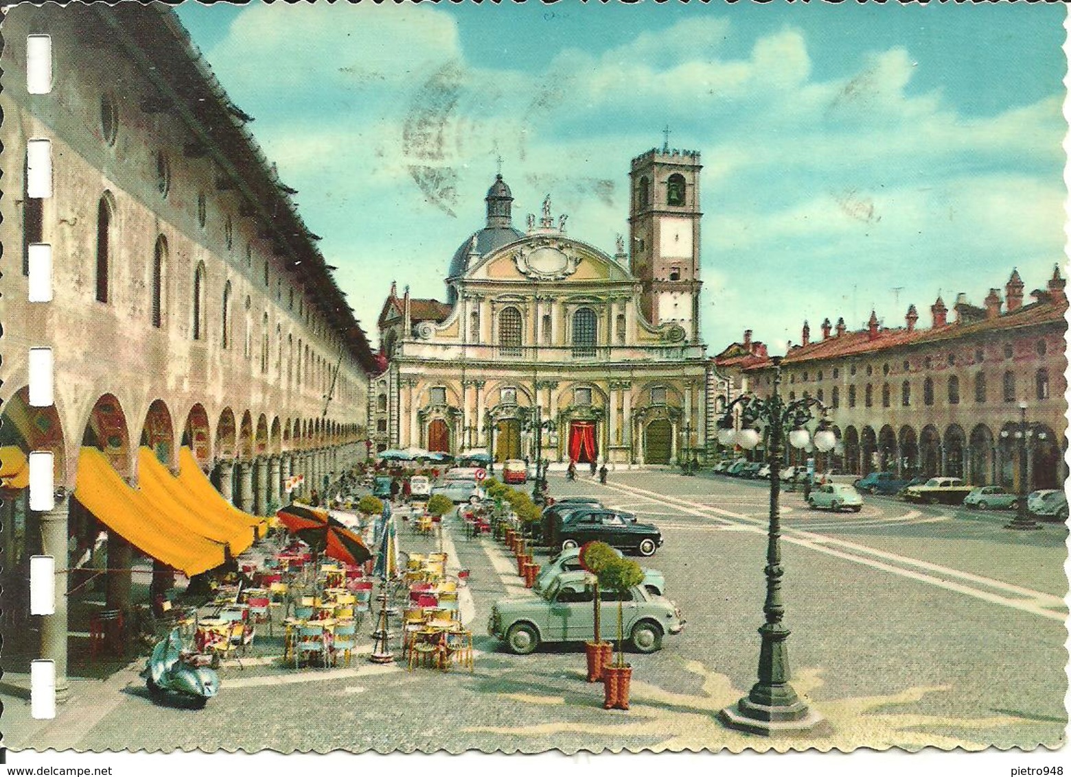 Vigevano (Pavia) Piazza Ducale E Facciata Duomo, Bar Con Dehors, Auto D'Epoca, Old Cars, Voitures - Vigevano