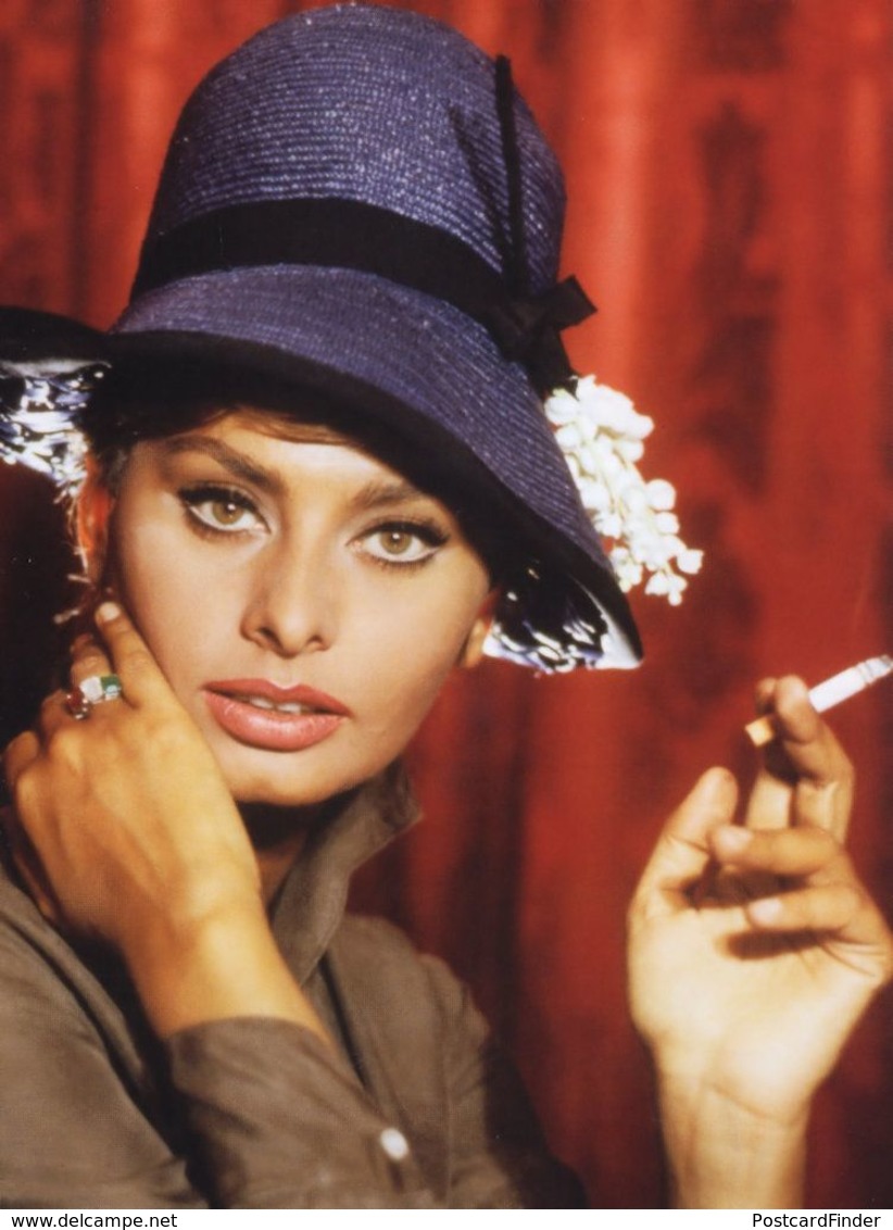 Sophia Loren Colour Smoking Stunning Photo Postcard - Actors