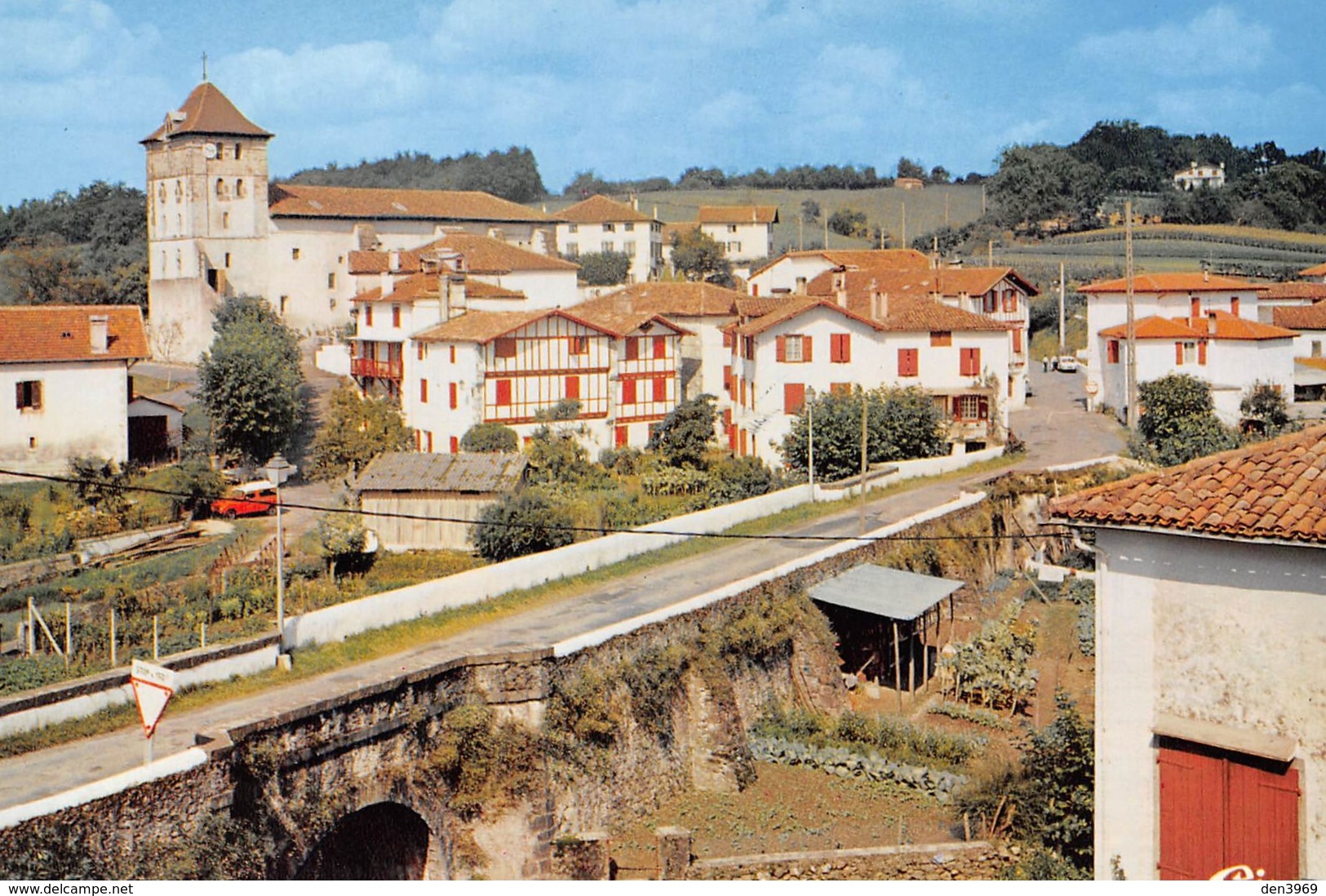 ESPELETTE - Le Quartier De L'église - Espelette