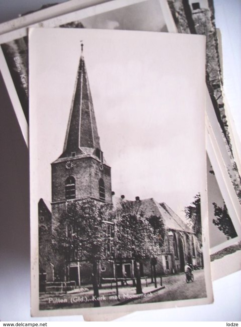 Nederland Holland Pays Bas Putten Fietser Bij NH Kerk En Monument - Putten